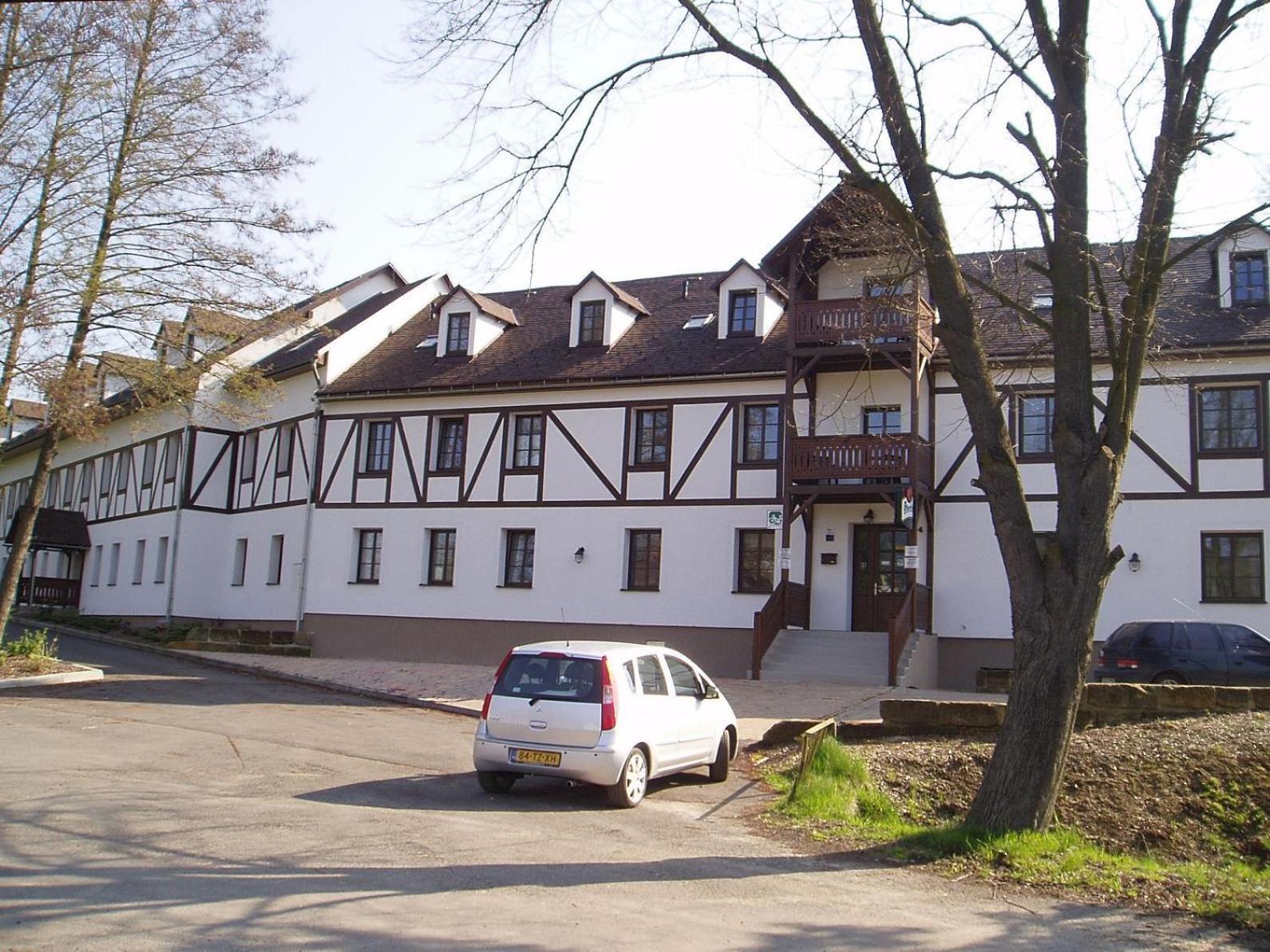 Restaurace A Penzion Ceska Hospoda Heřmanice Exteriör bild