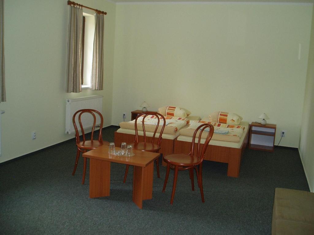 Restaurace A Penzion Ceska Hospoda Heřmanice Rum bild