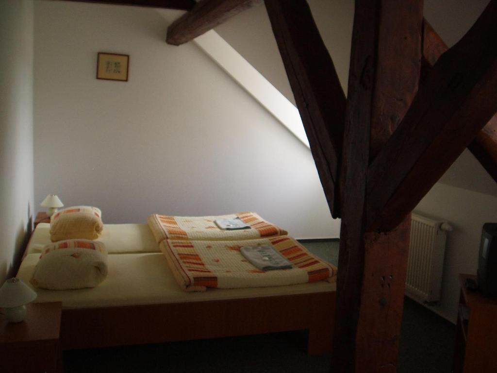 Restaurace A Penzion Ceska Hospoda Heřmanice Rum bild